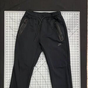 Nike Men's black Sweatpants with Zipper Pockets